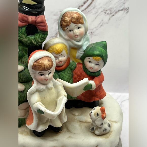 Vintage carolers with puppy wind up music box with light - Picture 5 of 13